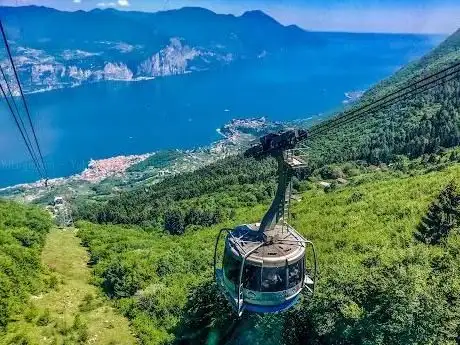 Photo de Malcesine Monte Baldo cableway