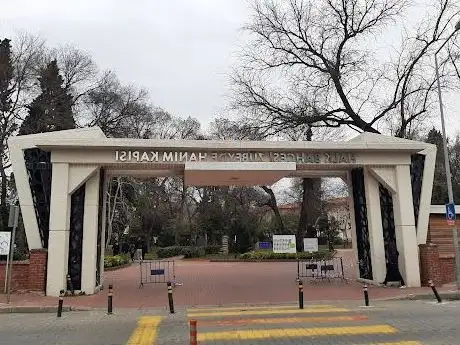 Photo de Halk Bahçesi Zübeyde Hanım Kapısı
