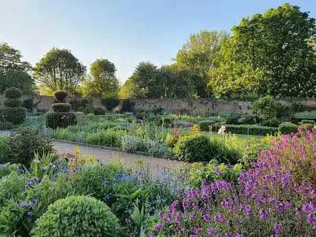 Photo de Walled Garden