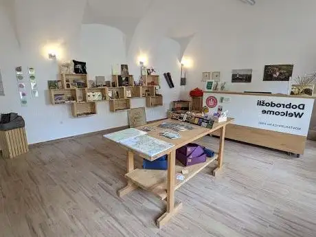 Photo de TIC Kostanjevica na Krki / Tourist Information Centre