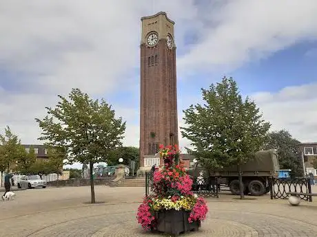 Photo de Memorial Clock Tower