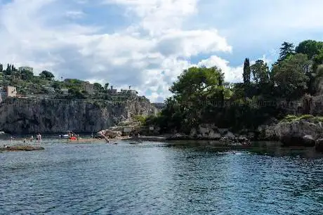 Photo de Escursioni in Barca a Taormina e Isola Bella - La Rosa dei Venti Giardini Naxos