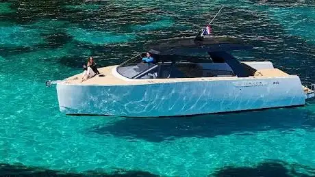 Photo de HVAR BOATS - Private Boat Tours - Blue cave Excursion - Boat Rental -Transfers Split to Hvar