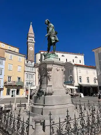 Photo de Giuseppe Tartini statue