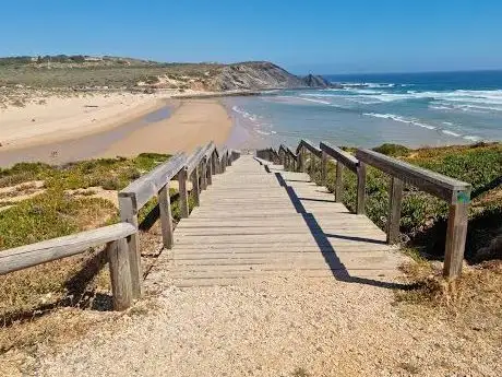 Photo de Praia da Amoreira
