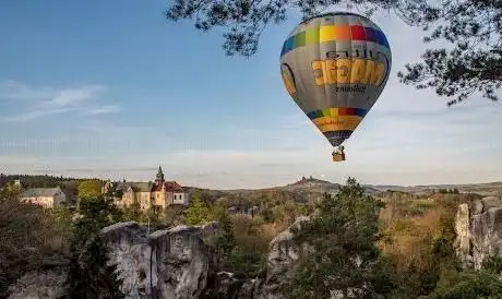 Photo de VyhlÃdkové lety horkovzduÅ¡ným balónem.