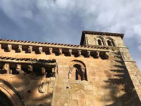 Photo de Colegiata de San Pedro de Cervatos