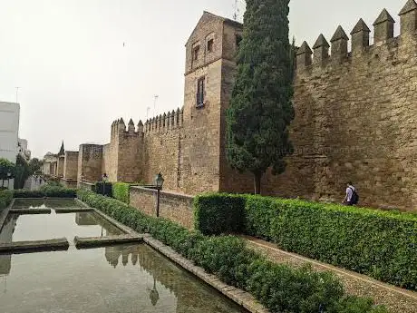 Photo de Muralla y Estanques