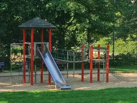 Photo de Spielplatz Friedlieb-Ferdinand-Runge-Straße
