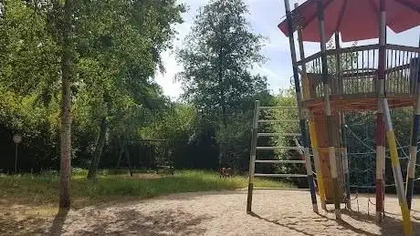 Photo de Öffentlicher Spielplatz Schwanenring - Hannover