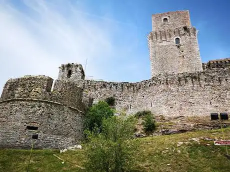 Photo de Castello di Beviglie (XIV sec.)