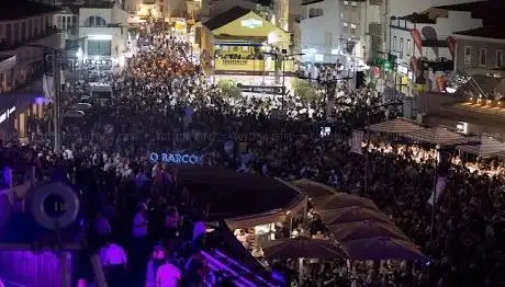 Photo de Largo da Praia de Carvoeiro
