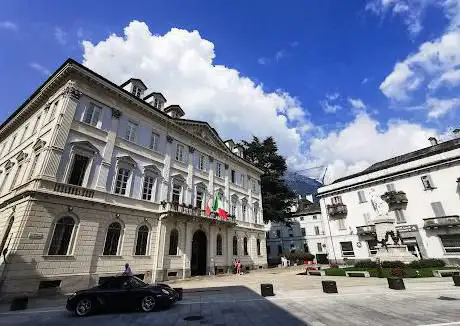 Photo de Piazza Repubblica dell'Ossola