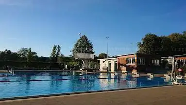 Photo de Schwimmbad Arlesheim
