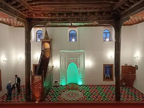 Photo de Silahdar Ömer Paşa Camii
