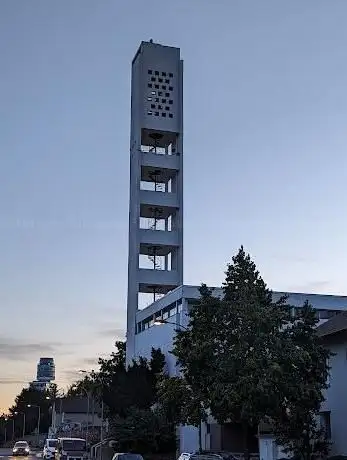Photo de Evangelische Bergkirche Frankfurt - Evangelisch-lutherische Dreikönigsgemeinde Frankfurt/Main