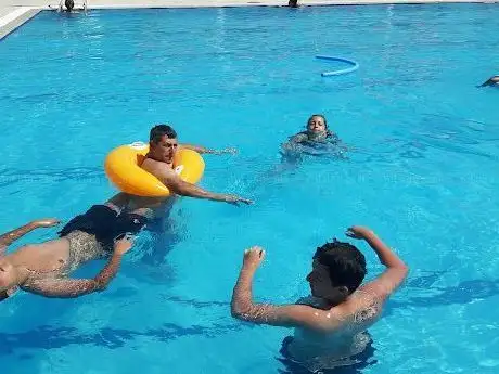 Photo de Mihalgazi Belediyesi Yüzme Havuzu Tesisleri