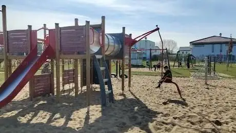 Photo de Spielplatz Im Weizenfeld