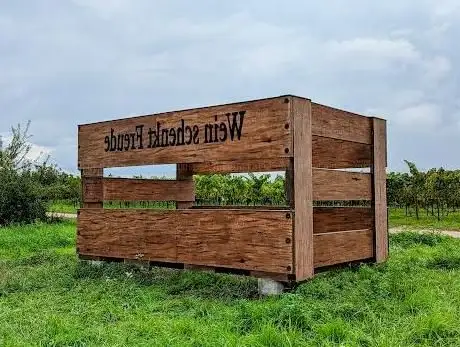 Photo de Die größte Weinkiste der Welt