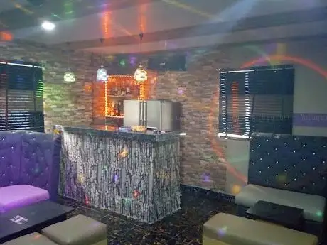 Photo de Seven45 Karaoke Lounge