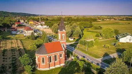 Photo de Church of the Queen of the Holy Rosary