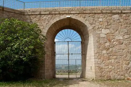Photo de La Fortezza di Monte Altura