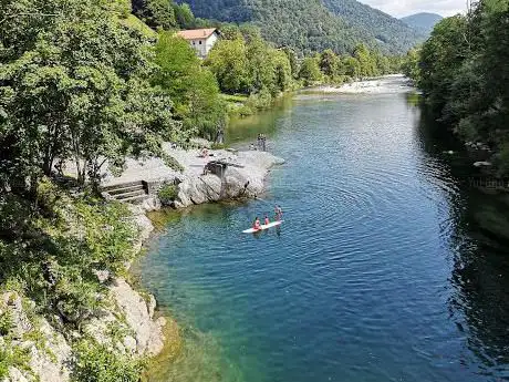 Photo de Naravno kopaliÅ¡Äe Idrijca