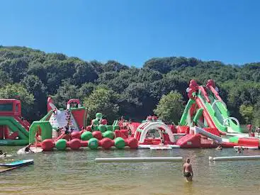 Photo de AquaZone Wipeout inflatable water park