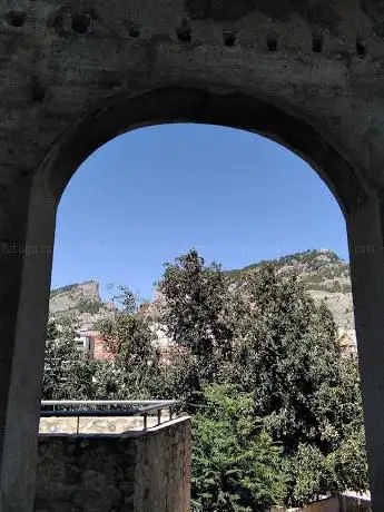 Photo de Torre N'Aiça i Portal de Riquer