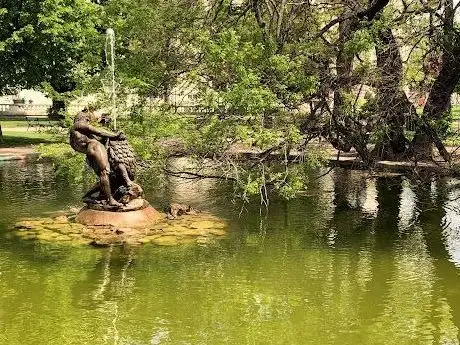 Photo de Hercules and the Nemean lion fountain
