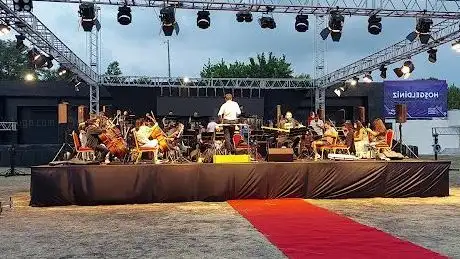 Photo de Mimar Sinan Açık Hava Tiyatrosu