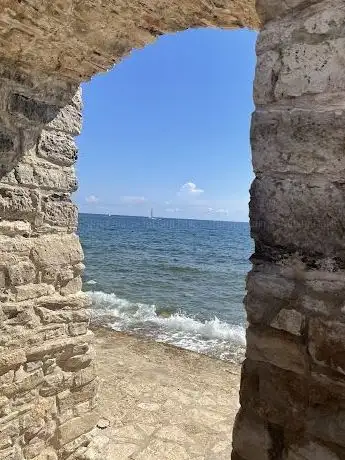Photo de Tor Stadtmauer Strandzugang