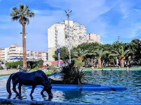 Photo de Karabağlar Belediyesi Uğur Mumcu Parkı