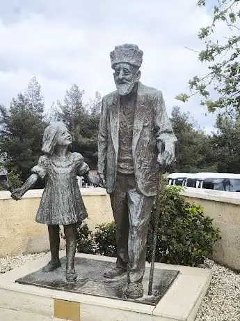 Photo de En Yaşlı Gazi Hüseyin Kaçmaz Anıtı