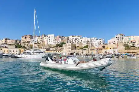 Photo de Mare and More - Escursioni in barca da Castellammare del Golfo