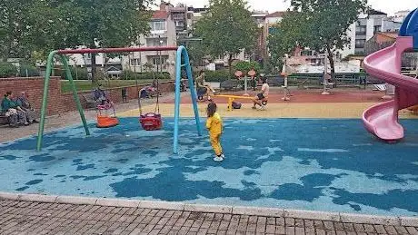 Photo de İzmir Büyükşehir Belediyesi Vali Parkı