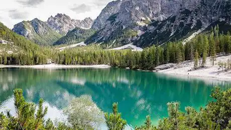 Photo de Cascata ghiacciata di Braies