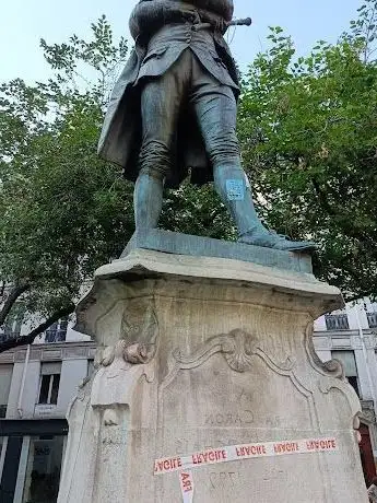 Photo de Statue de Pierre-Augustin Caron de Beaumarchais