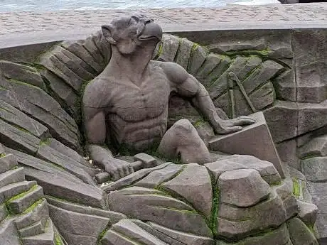 Photo de Cathedral Builders Statue