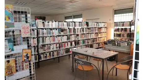Photo de Bibliothèque des Champs-Plaisants