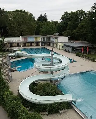 Photo de Parkbad Vöcklabruck
