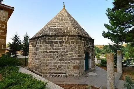 Photo de Koçubaba Camii ve Türbesi