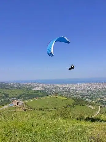 Photo de Samsunucus Yamaç Paraşütü Kalkış Alanı