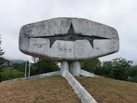 Photo de Spomenik i spomen-kosturnica borcima NOR-a