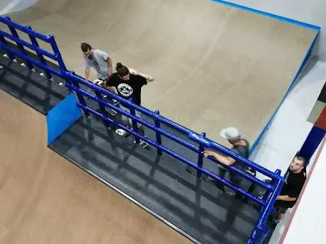 Photo de Barrel surf&skatepark