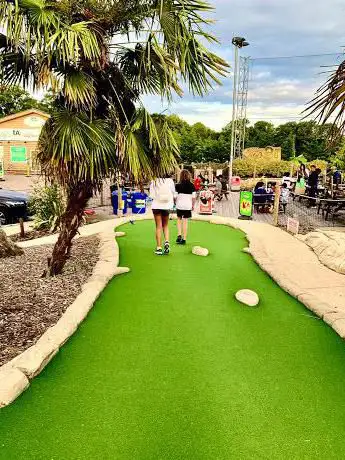 Photo de Dinosaur Safari Adventure Golf