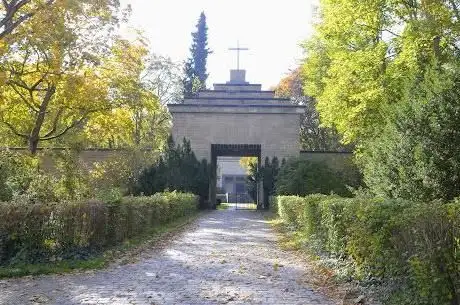 Photo de Lilienthalstraße Cemetery