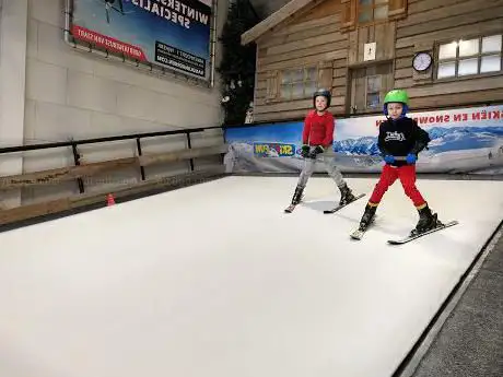 Photo de Ski-Fun - Indoor Ski- en Snowboard Centrum in Amersfoort