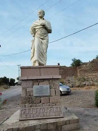 Photo de Aristoteles Heykeli