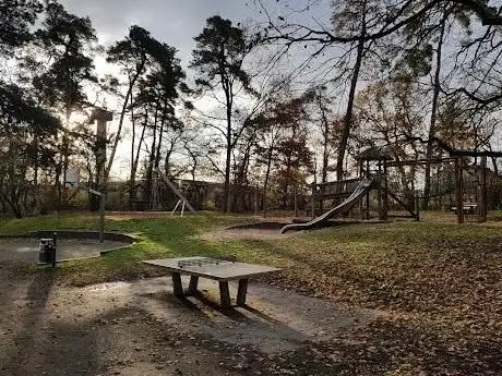 Photo de Spielplatz Kath. Kirche